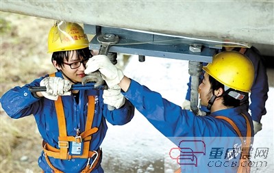 渝萬高鐵第一吊成功 2016年通車萬州1小時(shí)到重慶主城