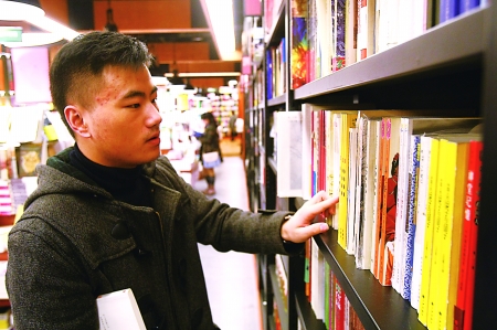 學(xué)霸哪家強(qiáng)?看學(xué)霸到重慶 90后精通2門外語4年游8國