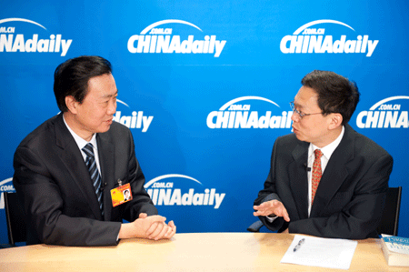 大連市委書記夏德仁與主持人