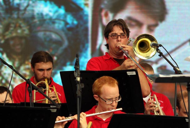 向青春與未來吶喊——世界名校大聯(lián)歡活動(dòng)拉開序幕