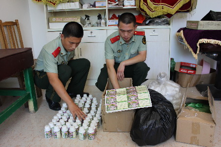福建連江邊防大隊(duì)聯(lián)合駐地藥監(jiān)部門(mén)成功搗毀一制售假藥黑窩點(diǎn)