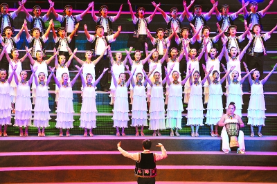 省直機(jī)關(guān)“喜迎十八大·歡歌頌黨恩”大型合唱晚會(huì)在榕舉行