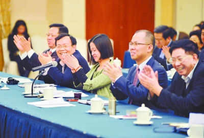 福建全國(guó)人大代表的精彩發(fā)言博得全場(chǎng)掌聲