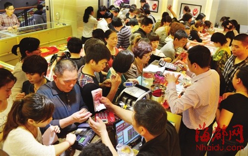 金價暴跌短短10天 福建人80億掃走30噸黃金