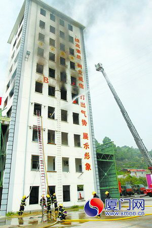 廈舉行史上最大規(guī)模地震救援演練 17支救援隊(duì)伍參戰(zhàn)