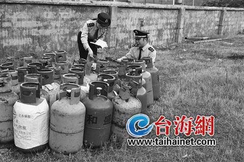 龍巖:民房成“炸藥庫” 里頭堆滿液化氣瓶