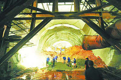 廈深鐵路隧道全部貫通 爭取年底試運營