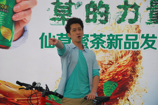 陳漢典來廈出席代言 模仿康永小S稱計劃出片