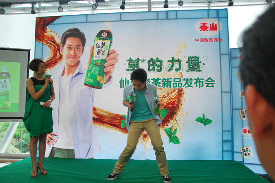 陳漢典來廈出席代言 模仿康永小S稱計劃出片