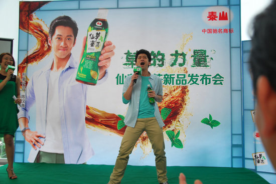 陳漢典來廈出席代言 模仿康永小S稱計劃出片