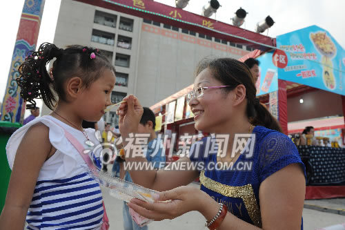 閩臺(tái)特色廟會(huì)馬尾正式登場 匯聚600余種兩岸小吃