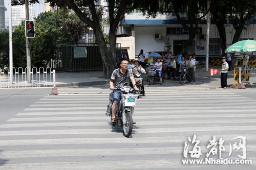福州實(shí)施“全綠十字路口”行人闖紅燈現(xiàn)象減少