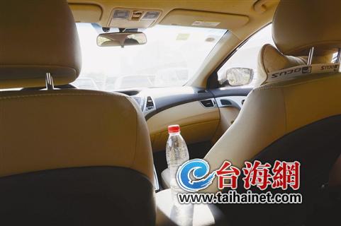 夏天車?yán)锏牡V泉水有毒? 真相：瓶子只會(huì)變形