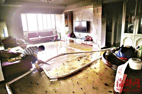 福州兩女孩室內(nèi)玩火點(diǎn)燃床單 把自家燒了