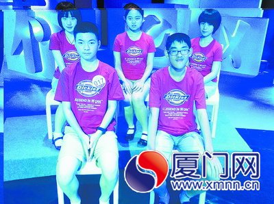 背詞典競技漢字聽寫大會 雙十學(xué)生