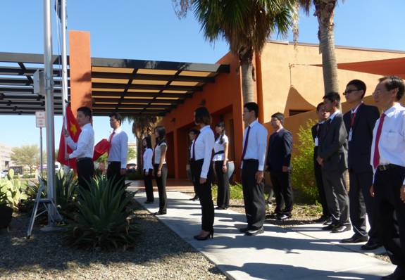 亞利桑那州華僑華人舉行國(guó)慶64周年升旗典禮