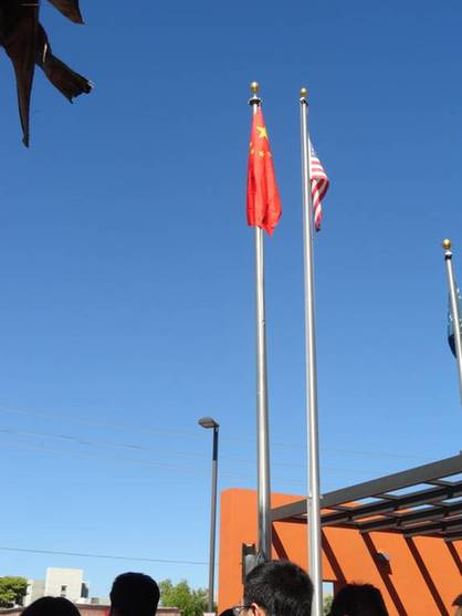 亞利桑那州華僑華人舉行國(guó)慶64周年升旗典禮