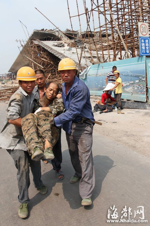 廈門:工人操作失誤 在建高架橋坍塌4人受傷
