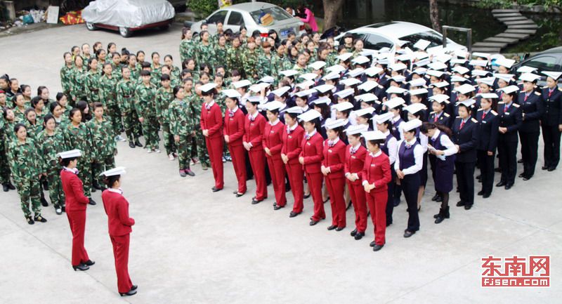 廈深鐵路即將開通 美麗“動(dòng)姐”練兵忙（組圖）