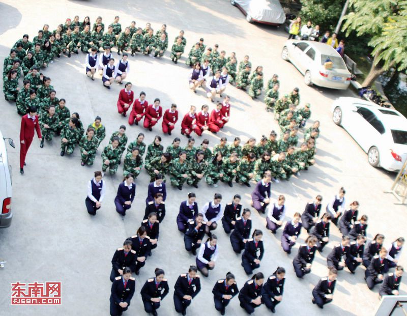 廈深鐵路即將開通 美麗“動(dòng)姐”練兵忙（組圖）