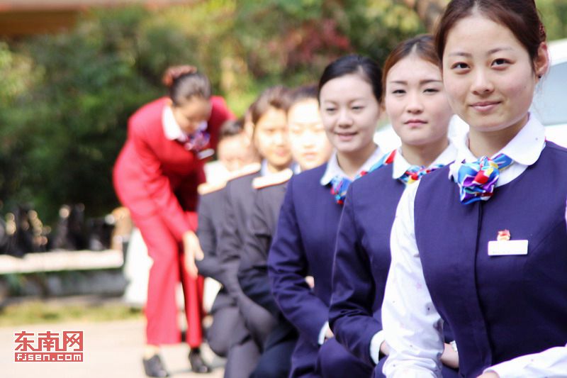 廈深鐵路即將開通 美麗“動(dòng)姐”練兵忙（組圖）