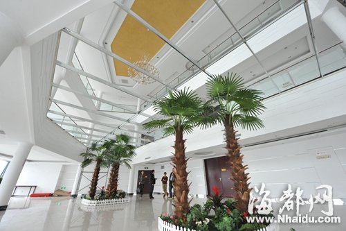 福州世茂百米高空花園現(xiàn)違章搭蓋 疑被