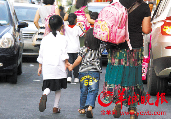 深圳“單獨(dú)二孩”首現(xiàn)生育小高峰 福田羅湖產(chǎn)床緊張