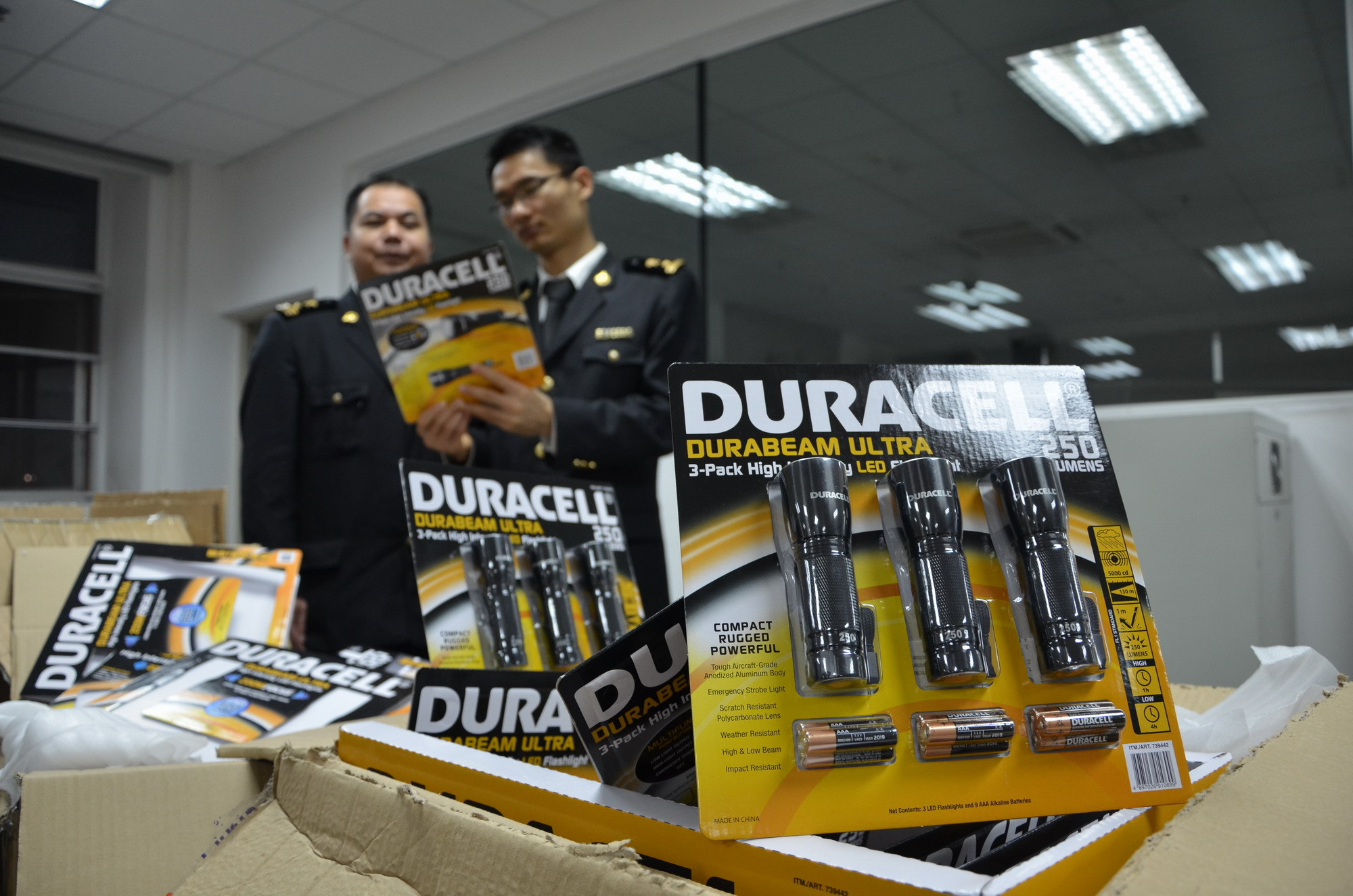 廣州海關(guān)嚴(yán)查輸美快件“李鬼”