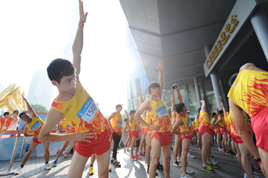 13分54秒！奧運(yùn)選手勇奪廣州IFC登高賽冠軍