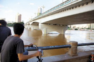 邕江今日下午將迎洪峰 南寧已啟動防汛Ⅳ級響應(yīng)