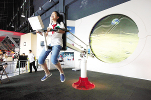 六一來(lái)臨百名留守流動(dòng)兒童體驗(yàn)科技樂趣