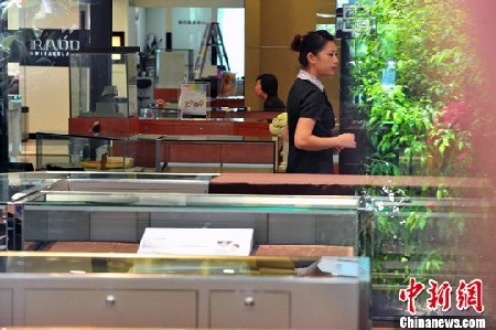 海南離境退稅定點商店發(fā)生持槍盜竊案(組圖)