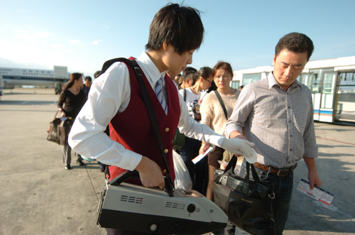 探秘中國女空保的多面人生(圖)