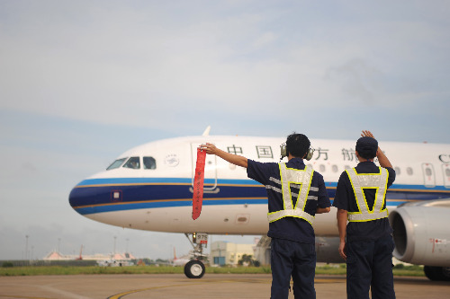 南航“?？?#8212;成都—烏魯木齊”航線正式開通