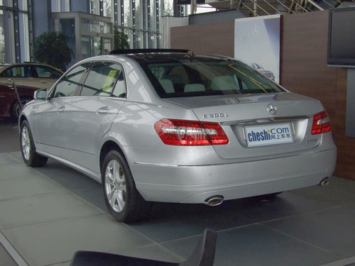 奔馳E級大燈變形 經(jīng)典4眼即將成為歷史