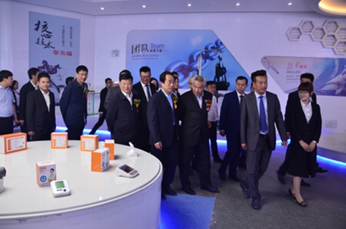 九三學(xué)社“同心康福”優(yōu)德行動(dòng)助力健康 拯救夢想