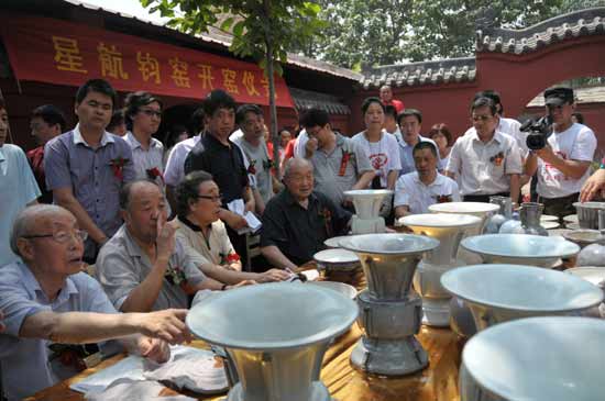 “星航鈞窯柴燒日”禹州舉行 入窯一色出窯萬彩