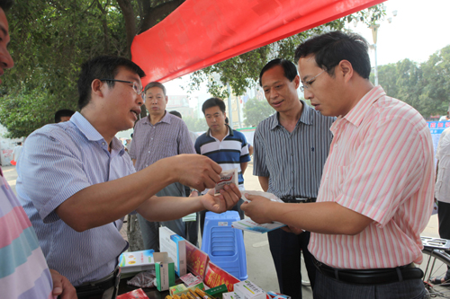 河南鄧州與全國各地同步啟動(dòng)“全國安全用藥月”活動(dòng)