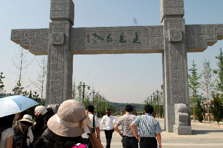 第十一屆“網(wǎng)上看河南”走進(jìn)函谷關(guān)(組圖)