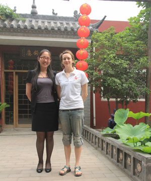 洋妞戀上中國(guó)鈞瓷