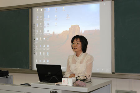 專家蒞臨鄭州“十一中”開展“讀報(bào)班”講座