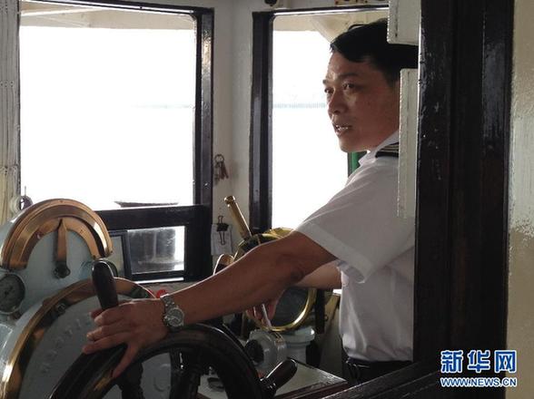 香港天星小輪副總船長郭根喜:情系維港見證變遷