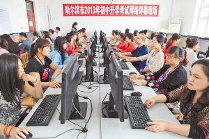 中考評(píng)卷:多人“過(guò)篩子”確保閱卷“零分差”