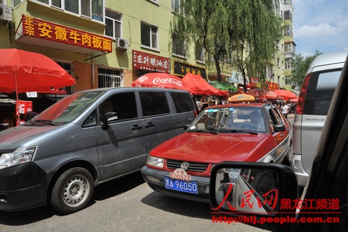 哈爾濱市交警部門嚴(yán)查旅游景區(qū)周邊交通秩序