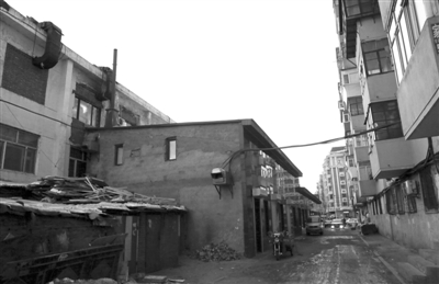 哈爾濱菜藝街違章建筑占消防通道 執(zhí)法局責(zé)令恢復(fù)原樣