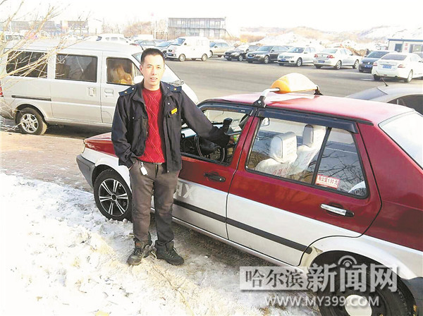 哈爾濱一輛出租車窗被砸 計價器、車載GPS和監(jiān)控攝像頭被盜
