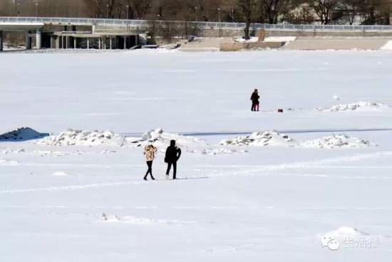 哈爾濱市松花江面人車(chē)禁行 三類區(qū)域奪命陷阱千萬(wàn)別去