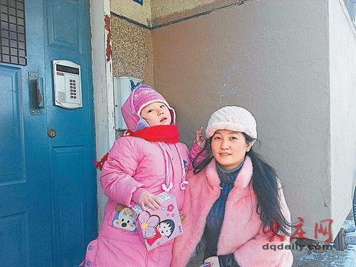 7歲女孩拾到錢包內(nèi)有2706元 站路邊等失主凍得流鼻涕