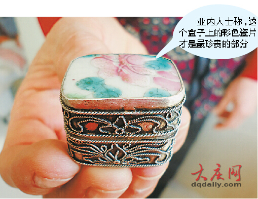 老人花50元買回老式縫紉機 收拾時發(fā)現內藏百年古董(圖)