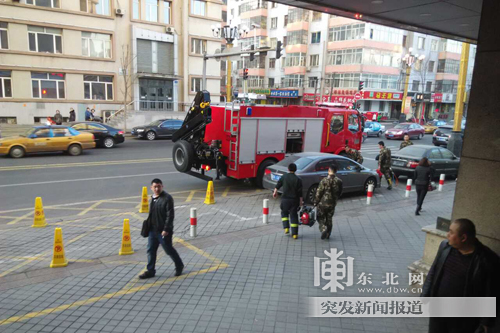 哈爾濱多人被困恒運(yùn)大廈電梯內(nèi) 一女子昏迷送醫(yī)院急救